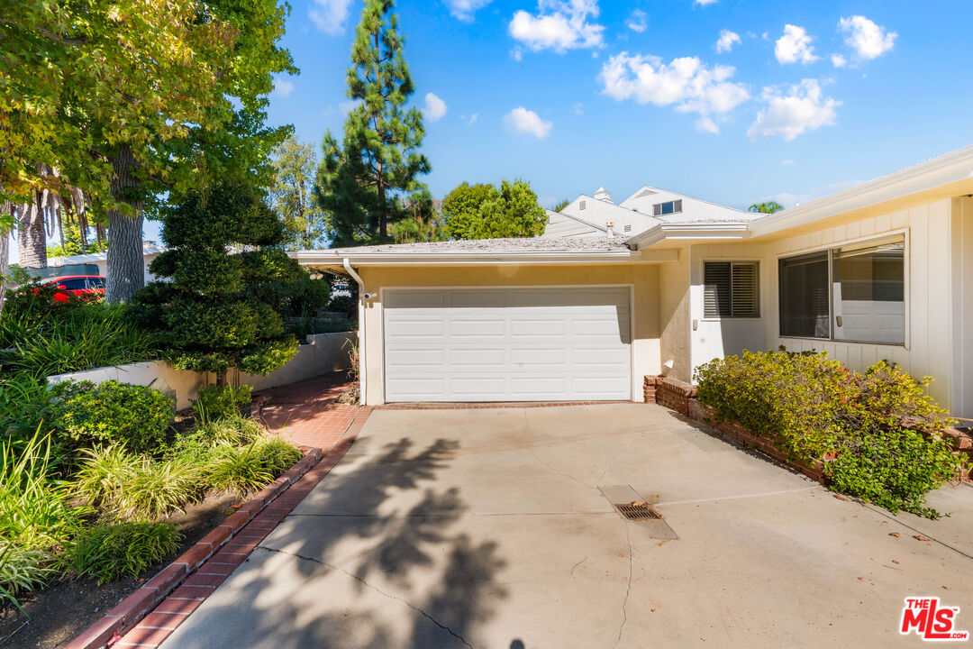 1130 Linda Flora Dr