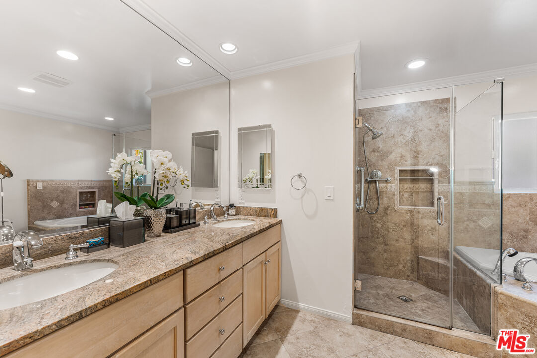 1130 Linda Flora Dr