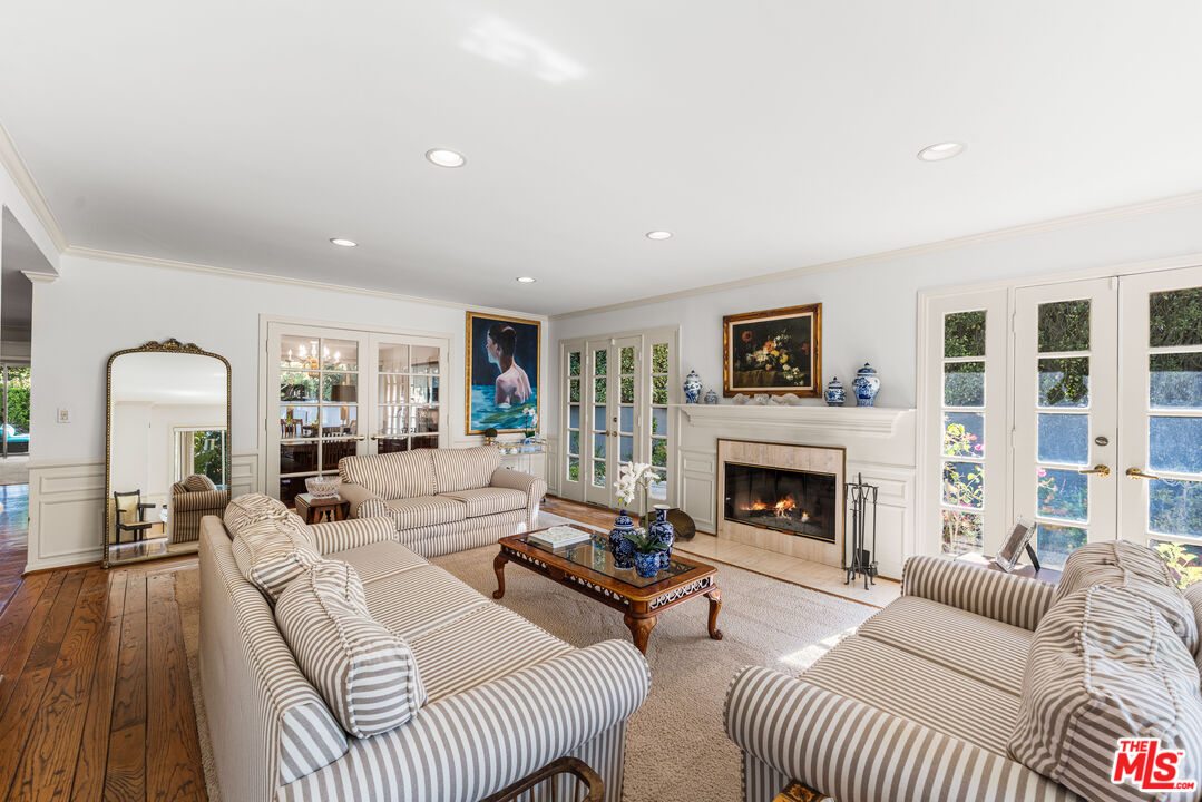 1130 Linda Flora Dr