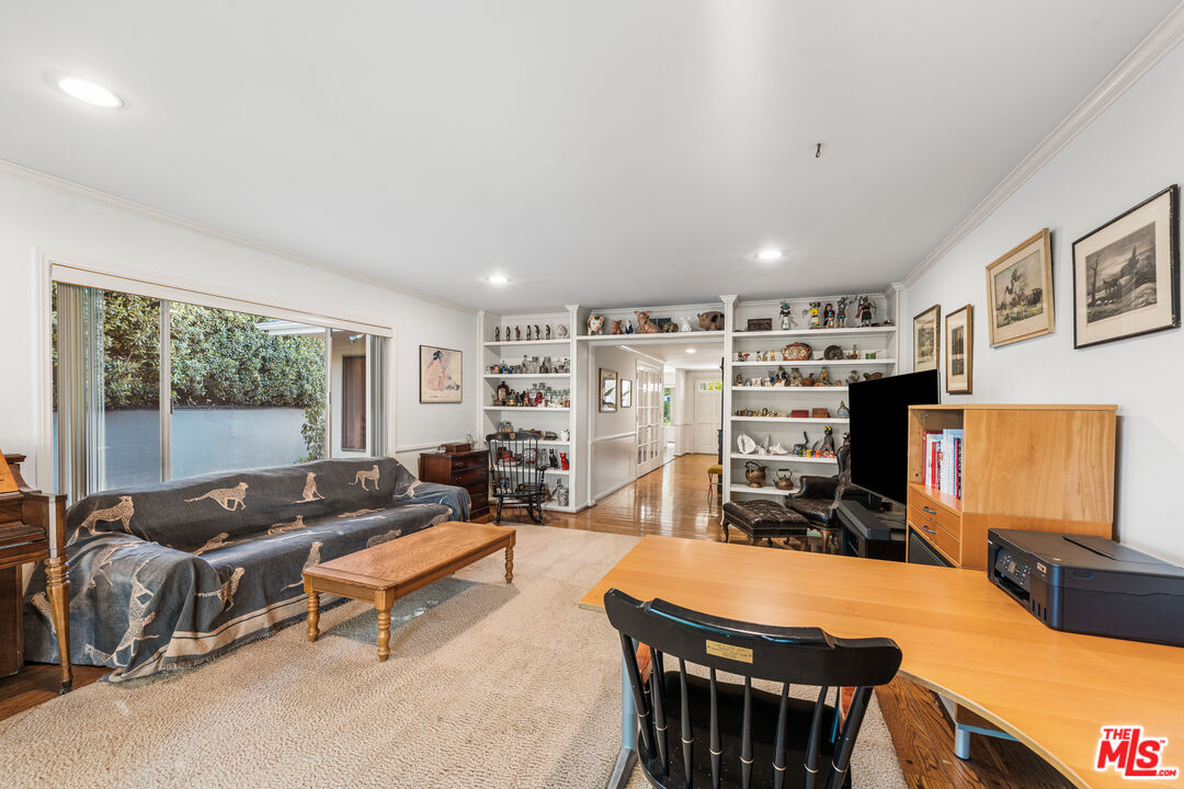 1130 Linda Flora Dr