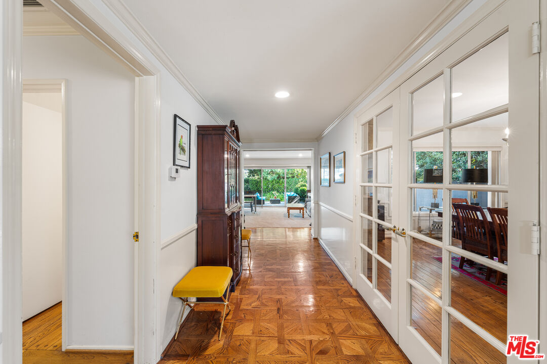 1130 Linda Flora Dr