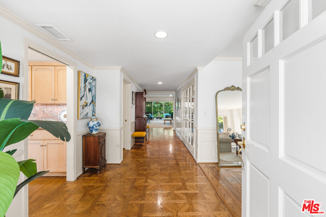 1130 Linda Flora Dr