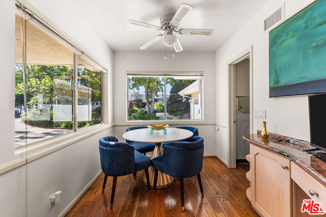 1130 Linda Flora Dr
