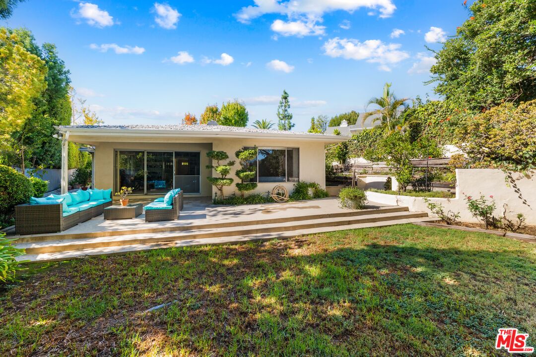 1130 Linda Flora Dr