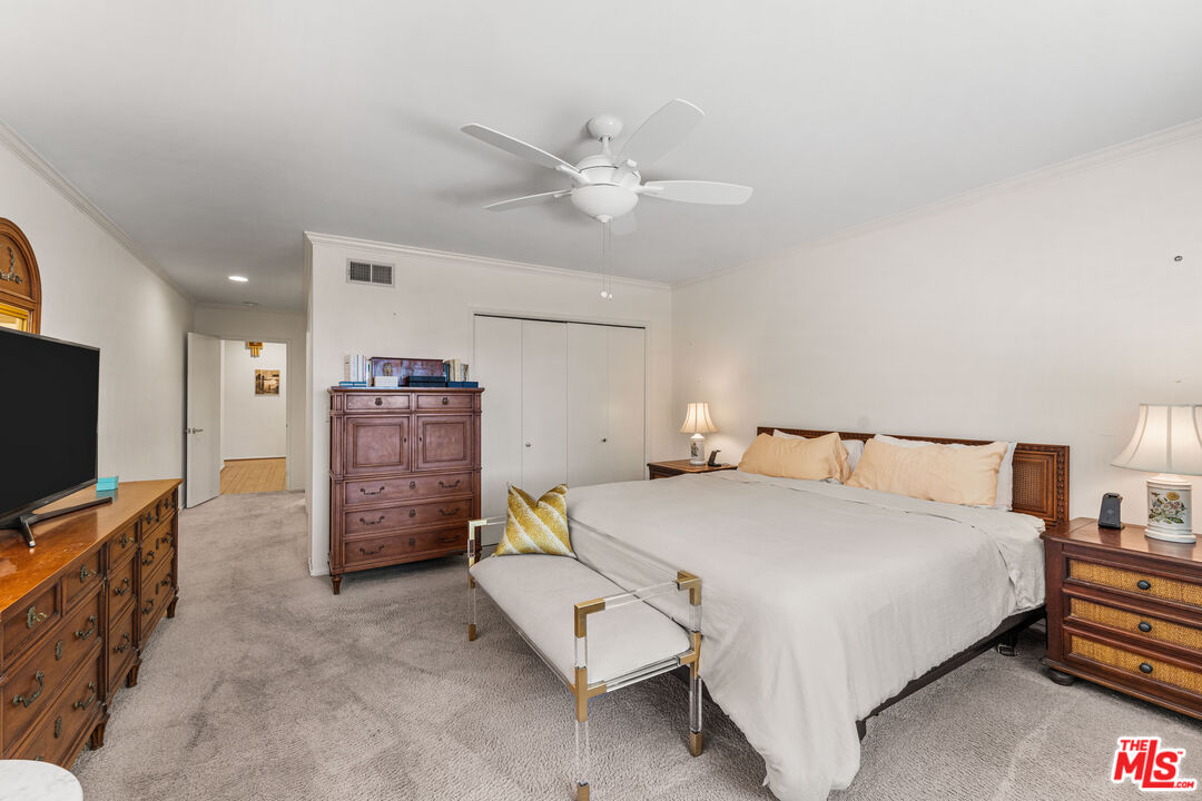 1130 Linda Flora Dr