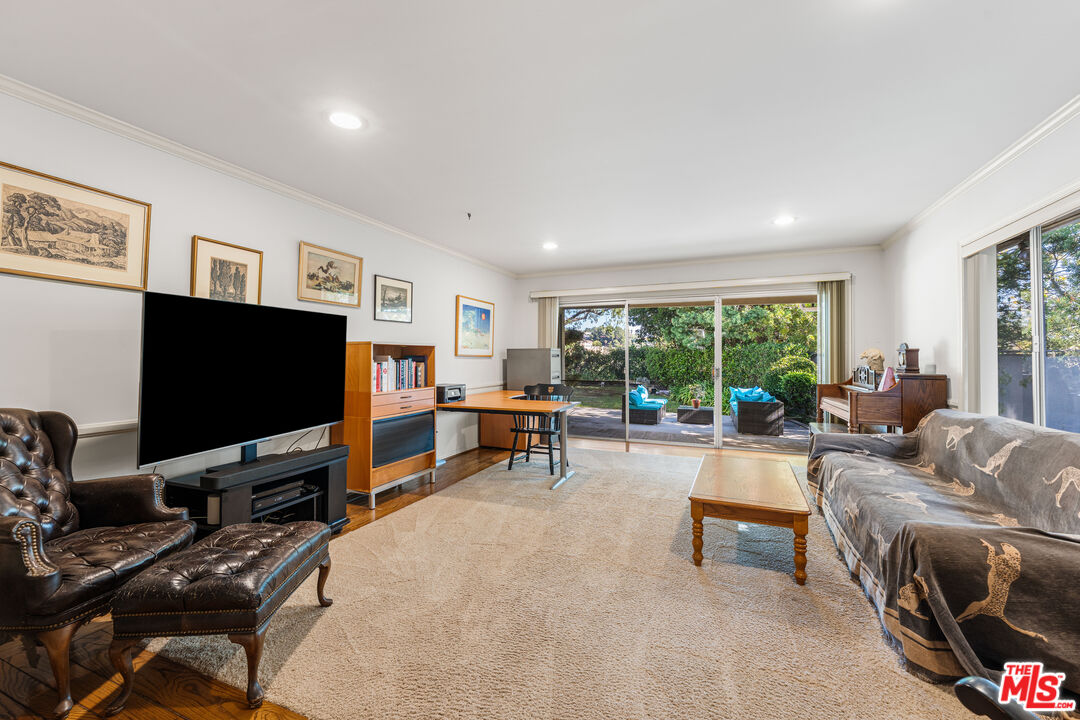 1130 Linda Flora Dr