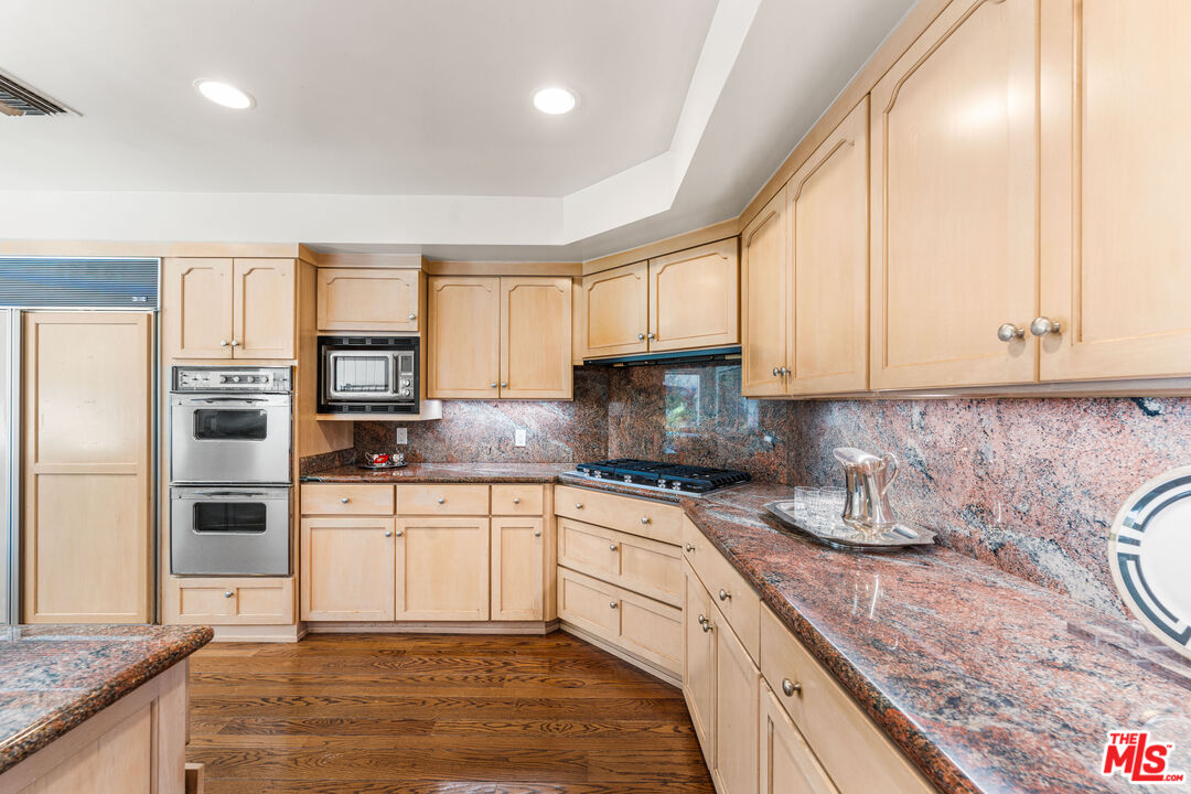 1130 Linda Flora Dr