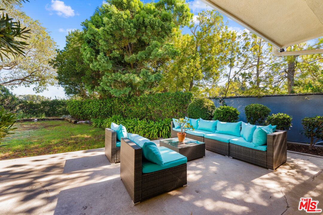 1130 Linda Flora Dr