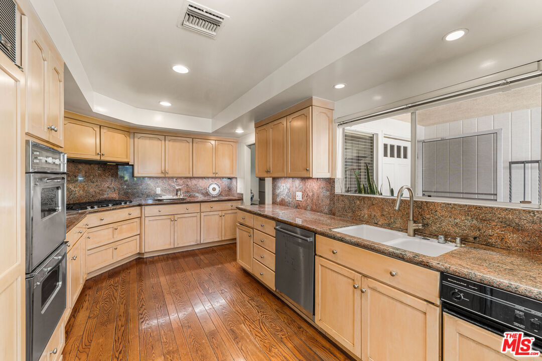 1130 Linda Flora Dr