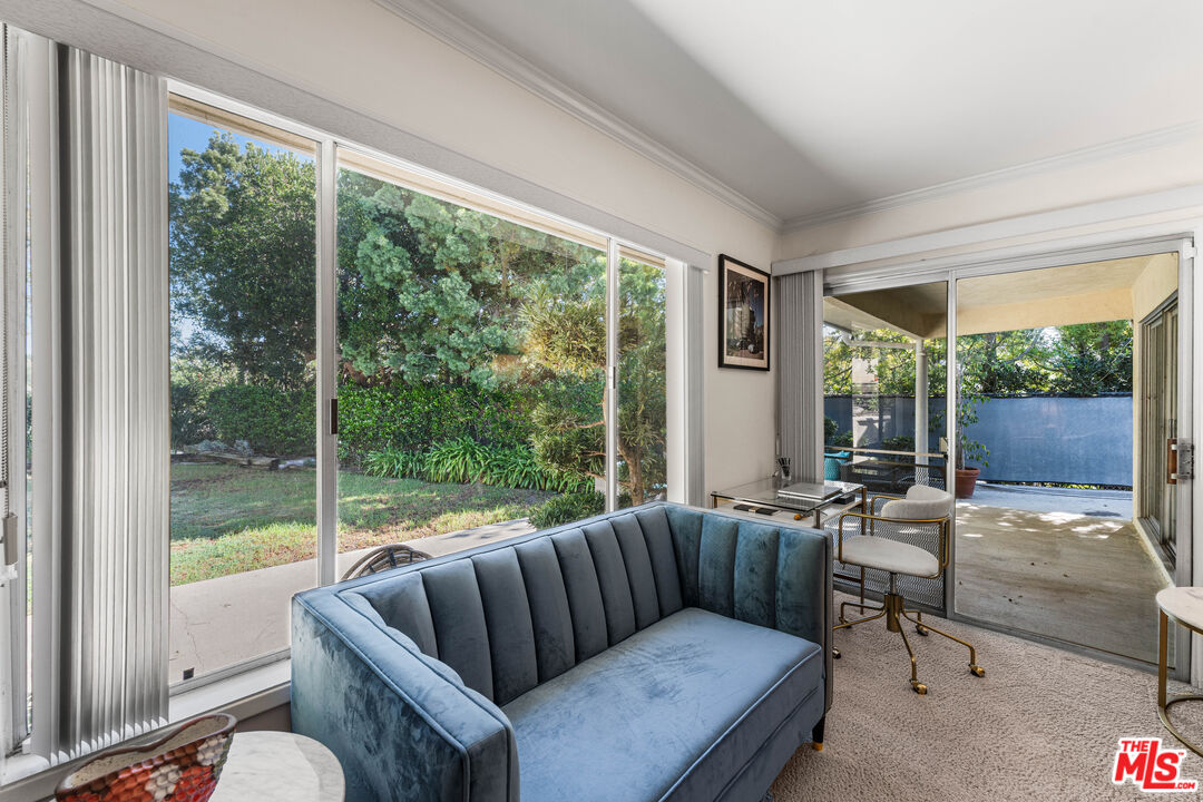 1130 Linda Flora Dr