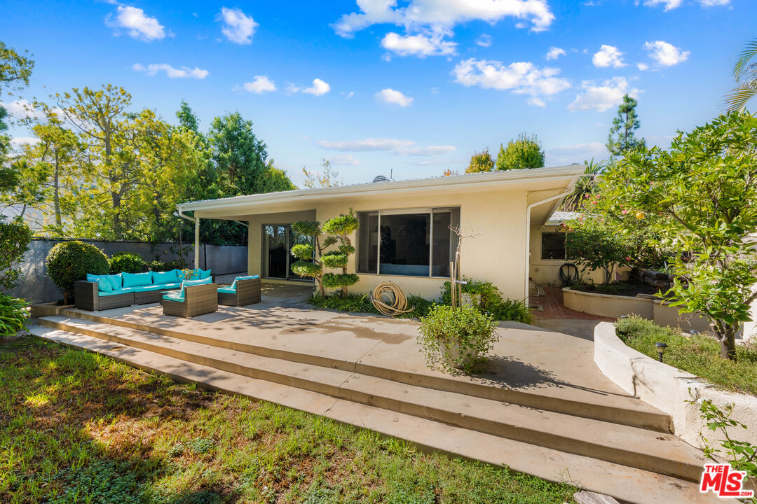 1130 Linda Flora Dr