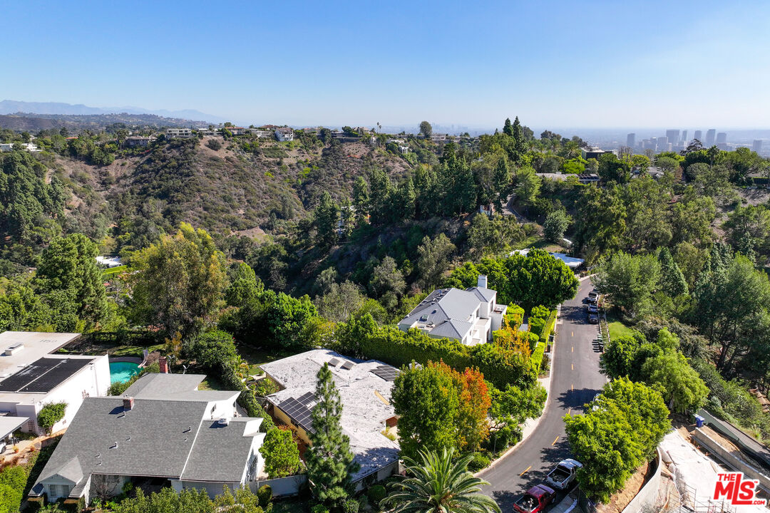 1130 Linda Flora Dr