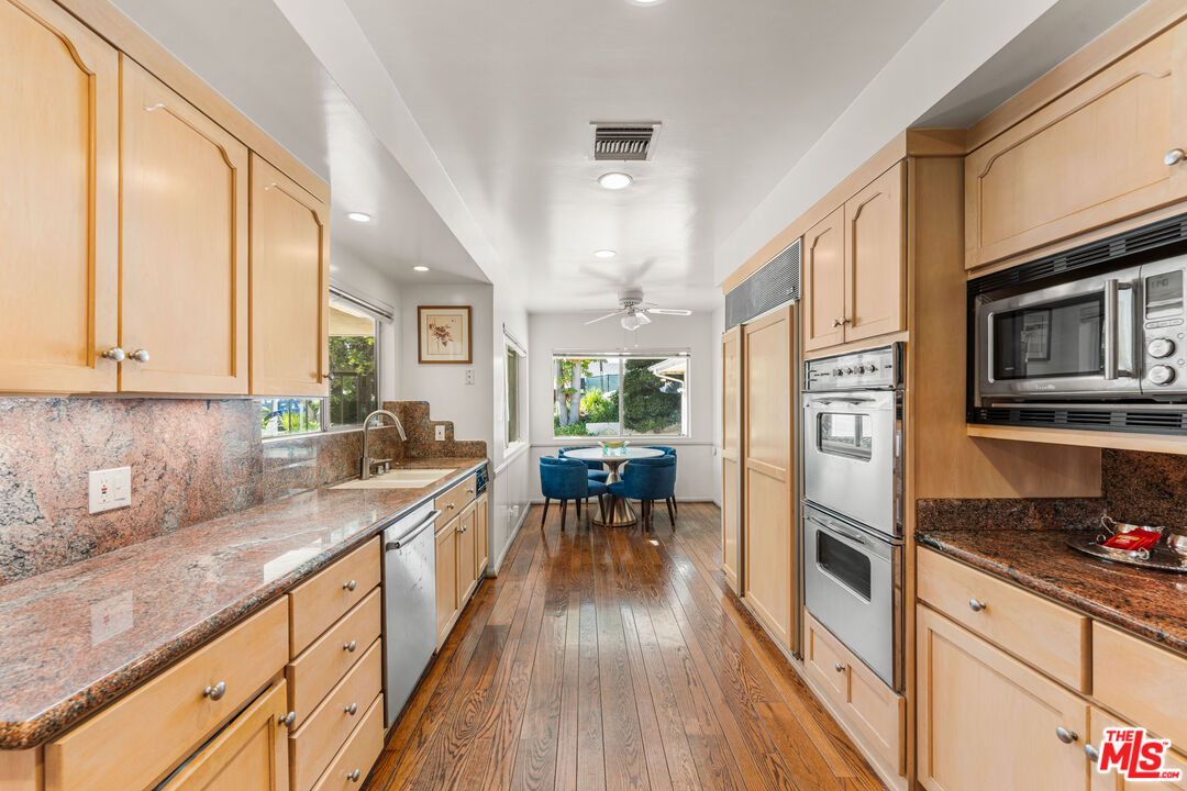 1130 Linda Flora Dr