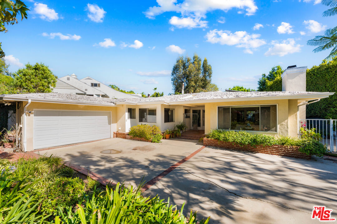 1130 Linda Flora Dr