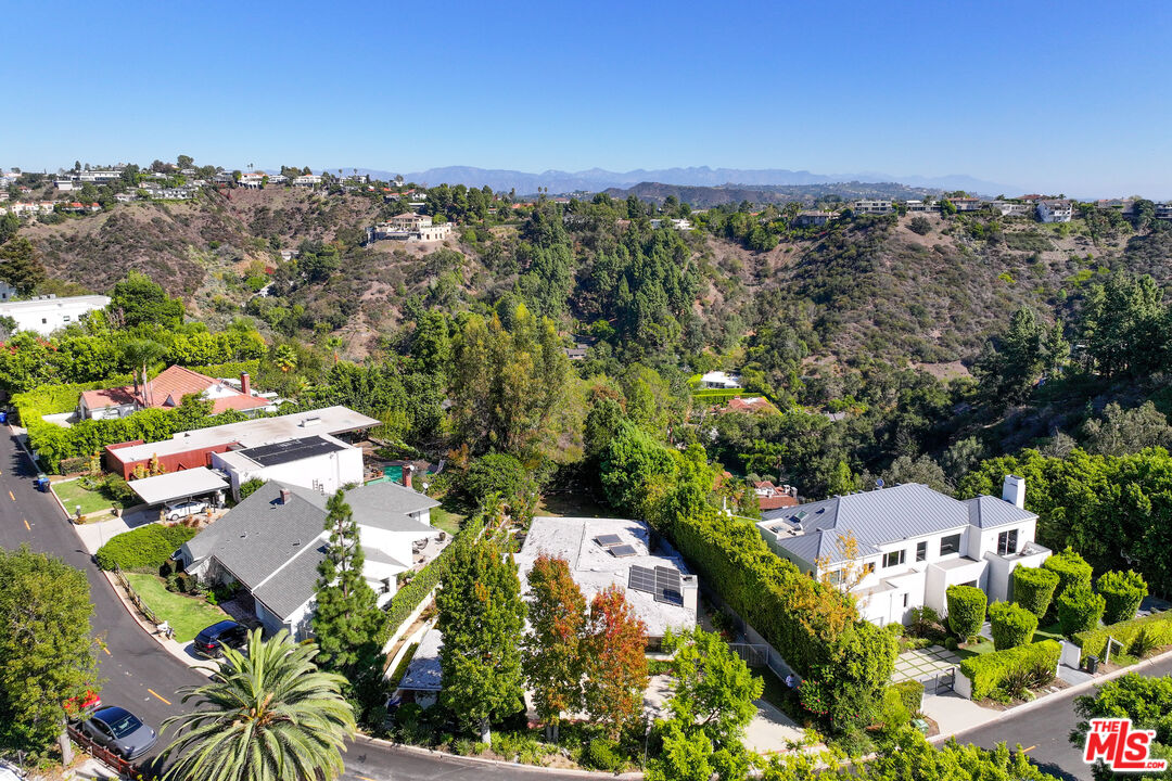 1130 Linda Flora Dr