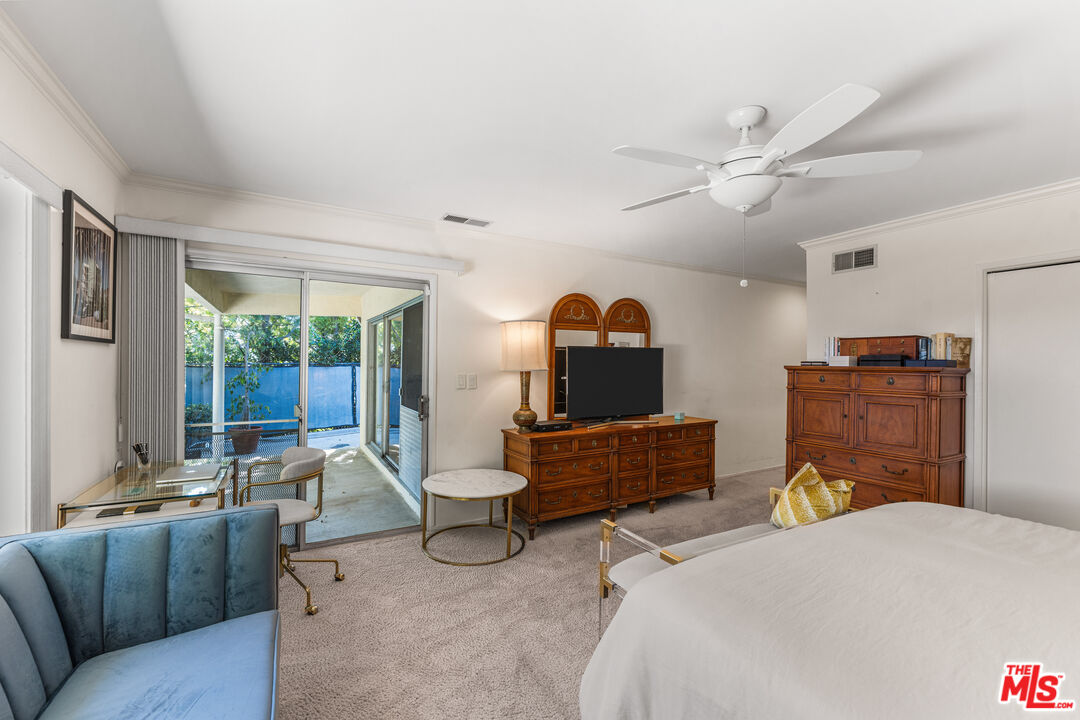 1130 Linda Flora Dr
