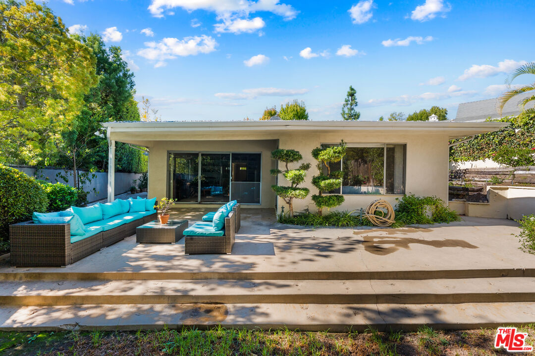 1130 Linda Flora Dr