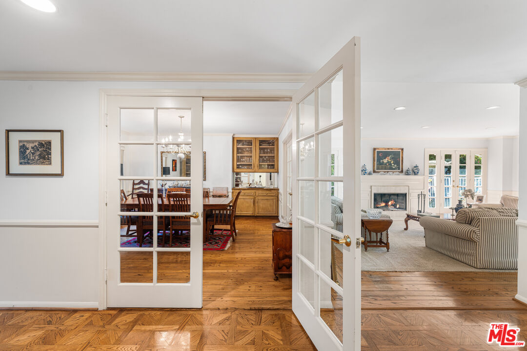1130 Linda Flora Dr