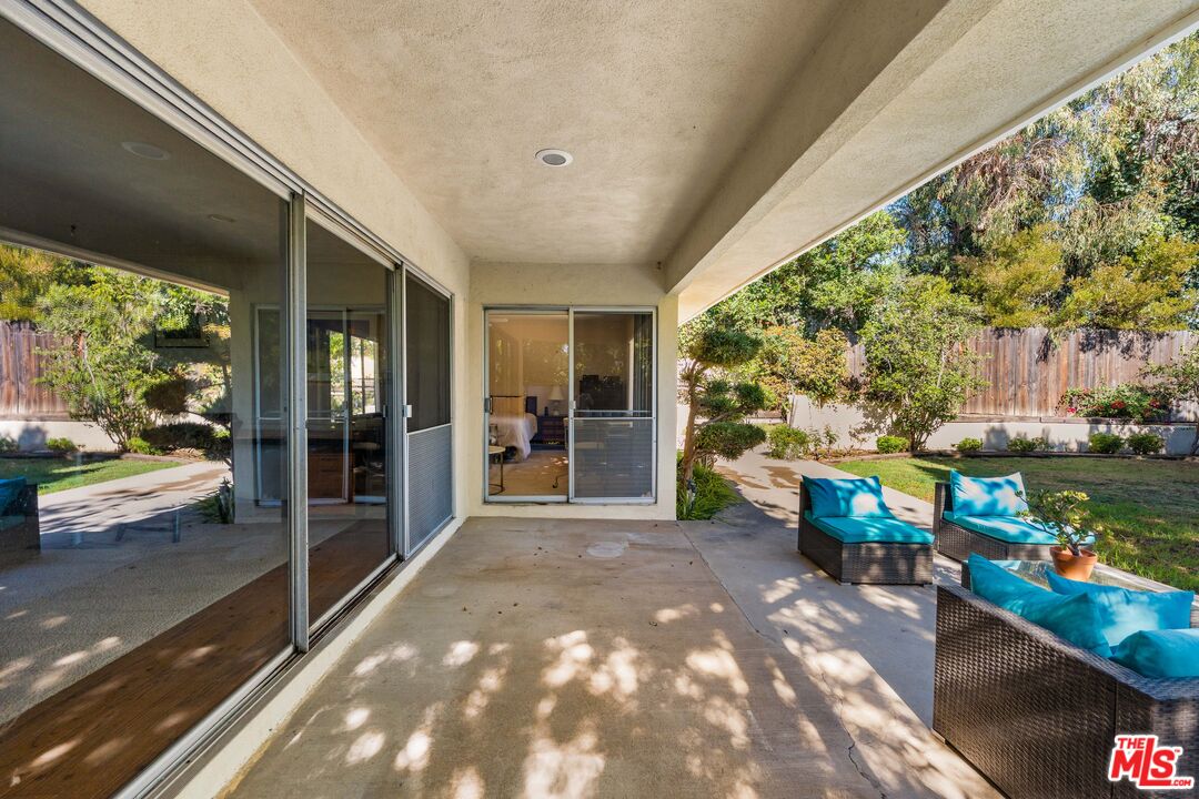 1130 Linda Flora Dr
