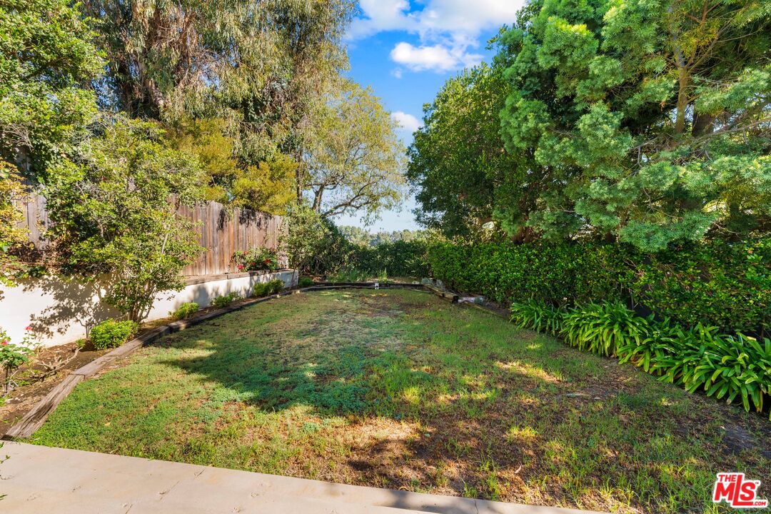 1130 Linda Flora Dr