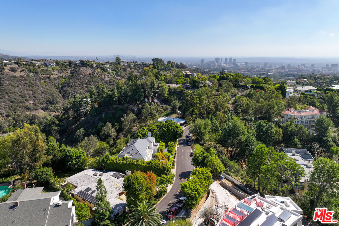 1130 Linda Flora Dr