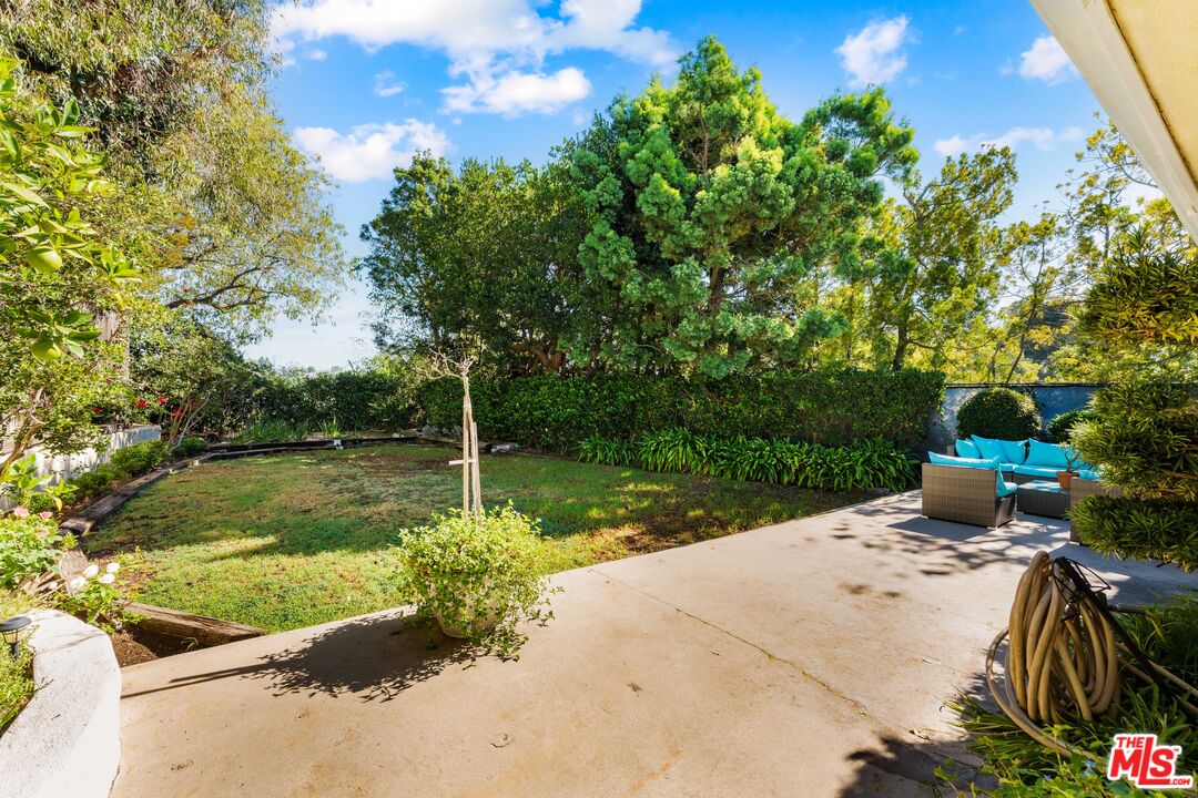 1130 Linda Flora Dr