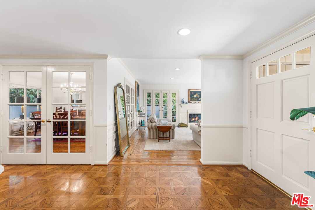 1130 Linda Flora Dr
