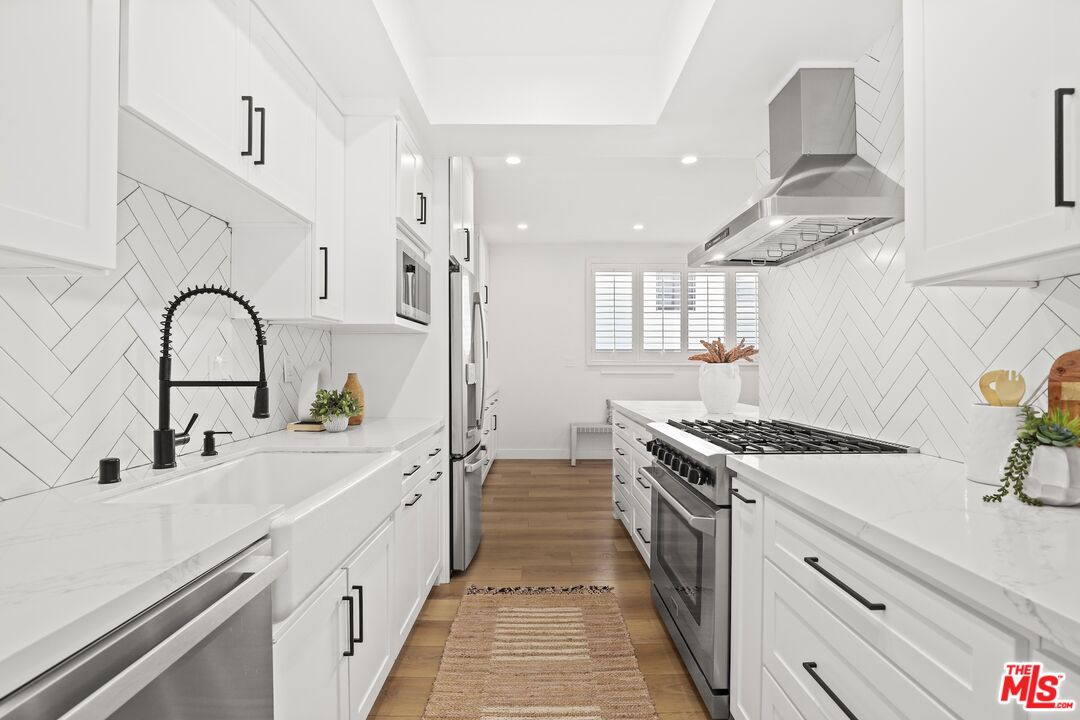 1049 16th St Unit: 5