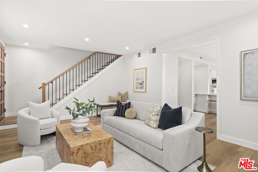 1049 16th St Unit: 5