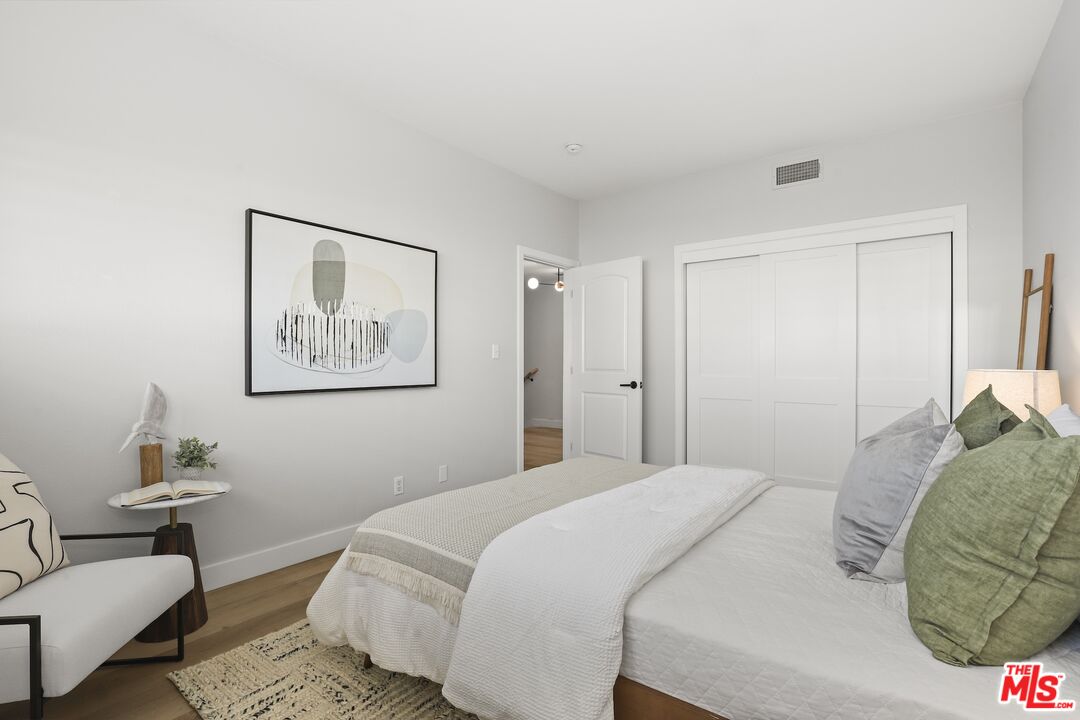 1049 16th St Unit: 5