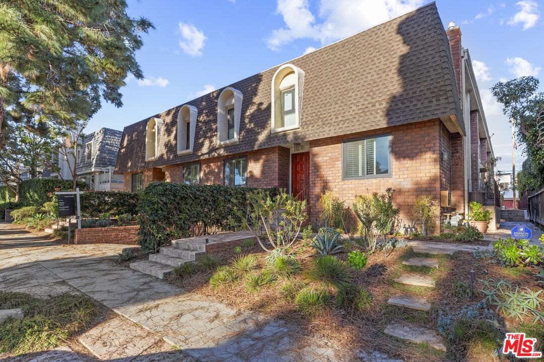 1049 16th St Unit: 5