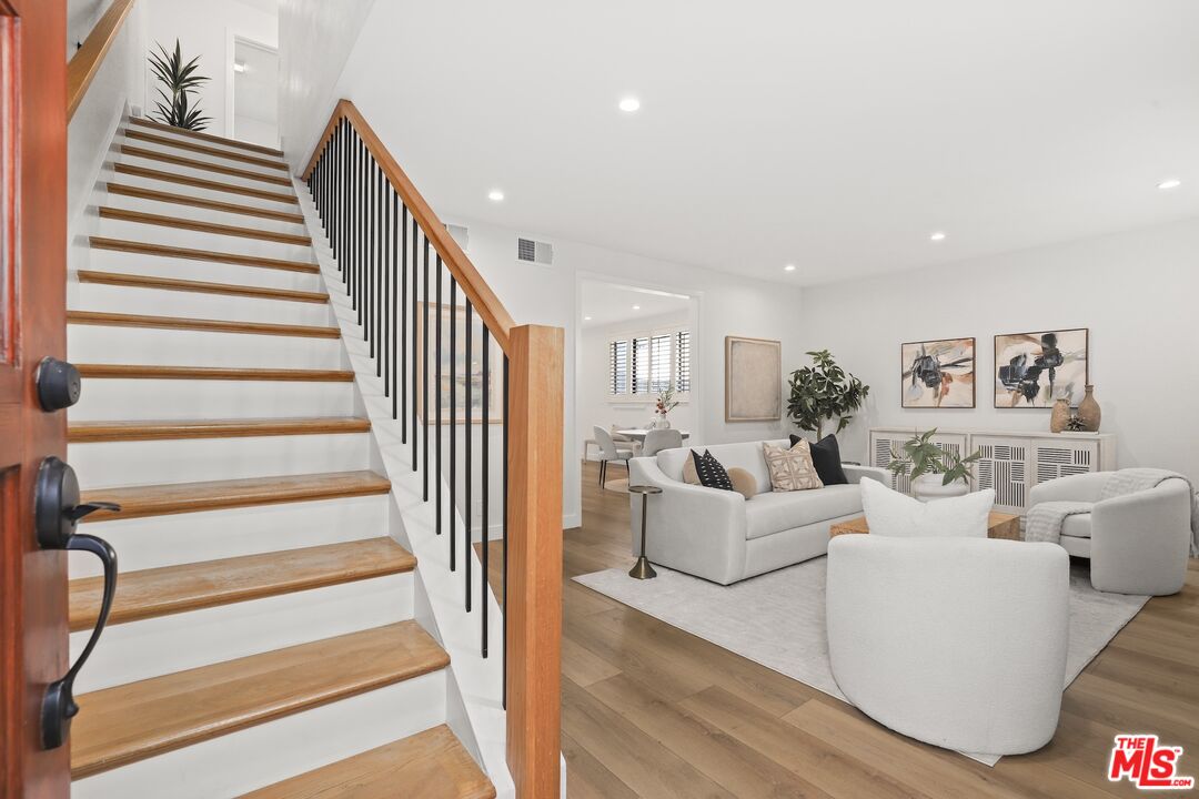 1049 16th St Unit: 5