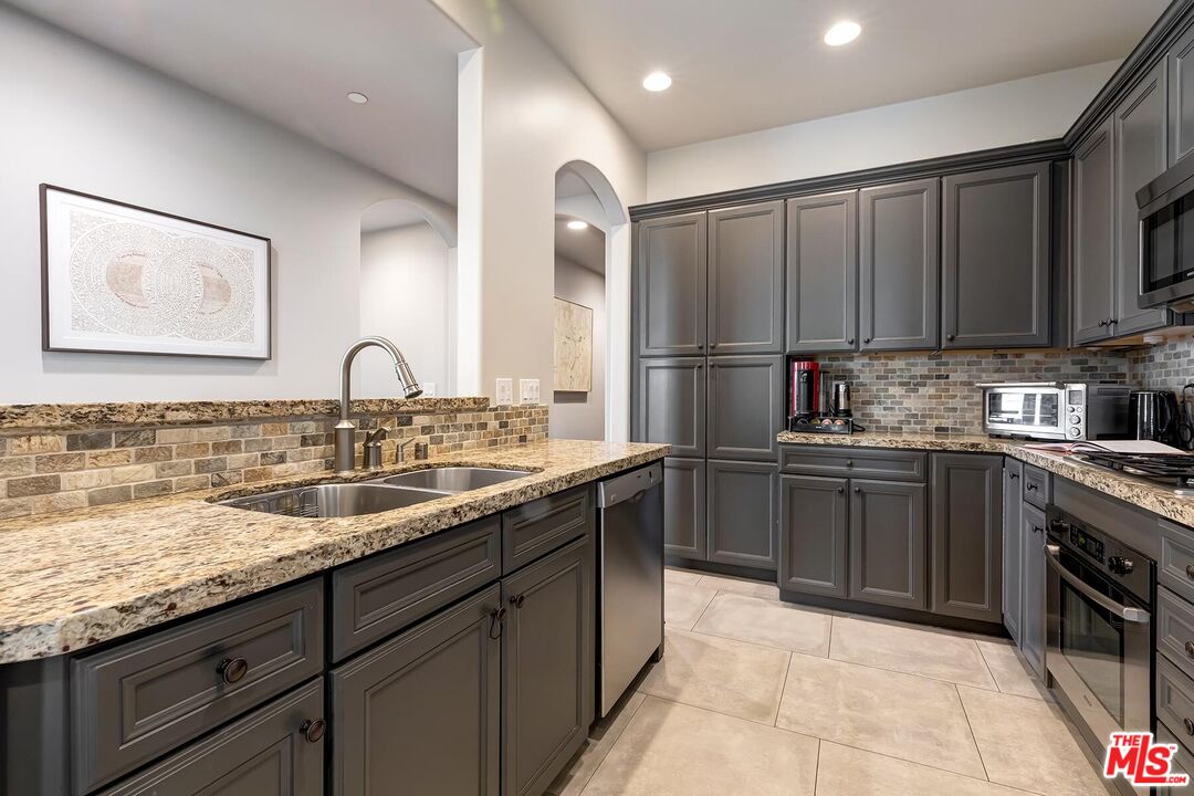 1414 S Beverly Glen Blvd Unit: 301