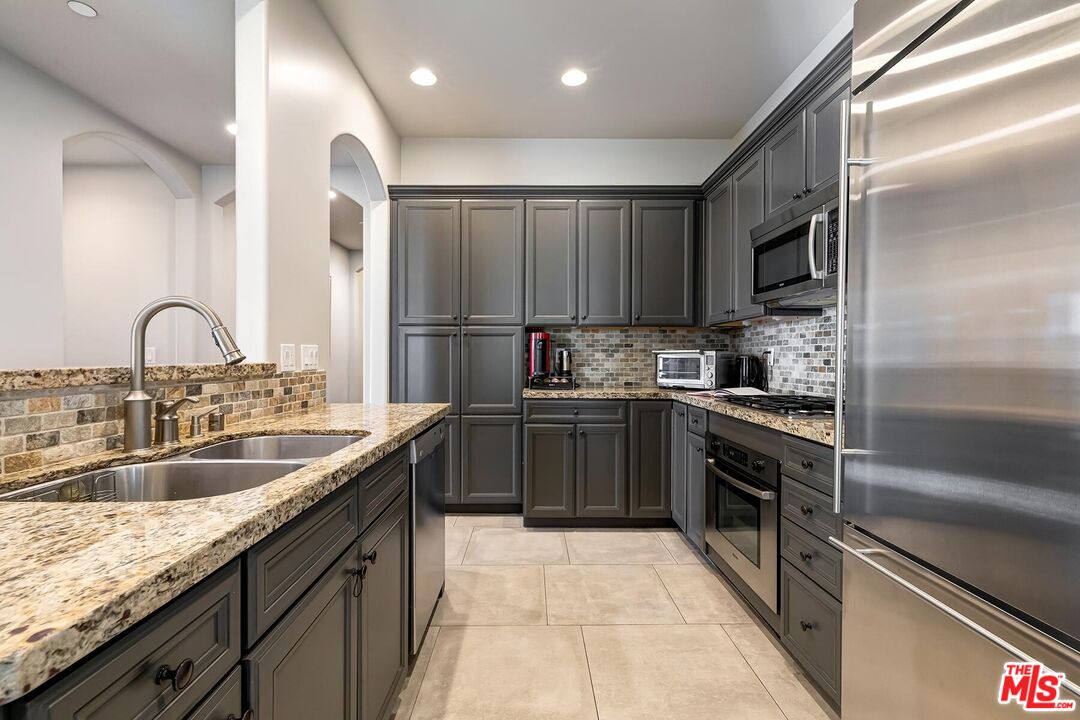 1414 S Beverly Glen Blvd Unit: 301