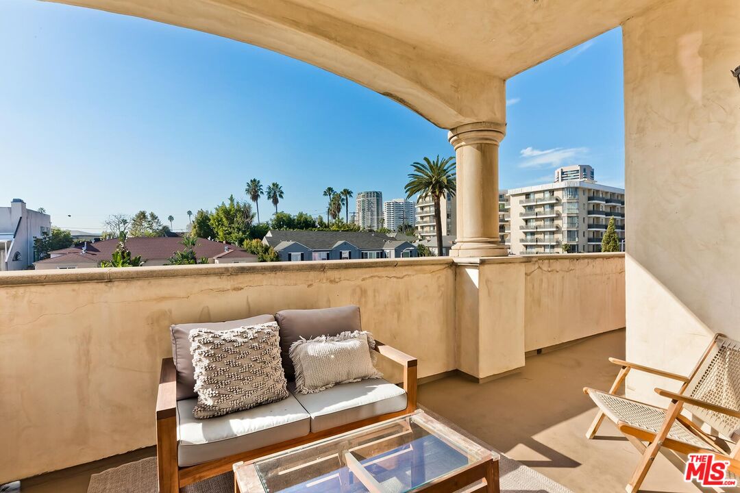 1414 S Beverly Glen Blvd Unit: 301