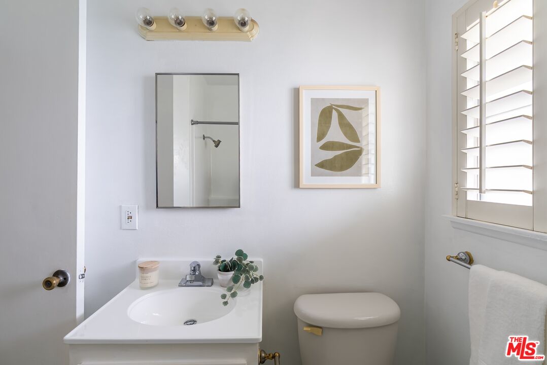 5882 Bowcroft St Unit: 3