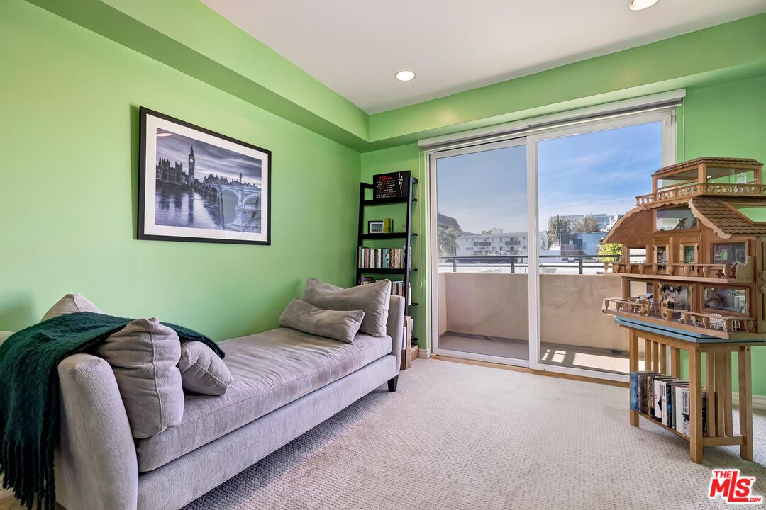 305 Arnaz Dr Unit: 304