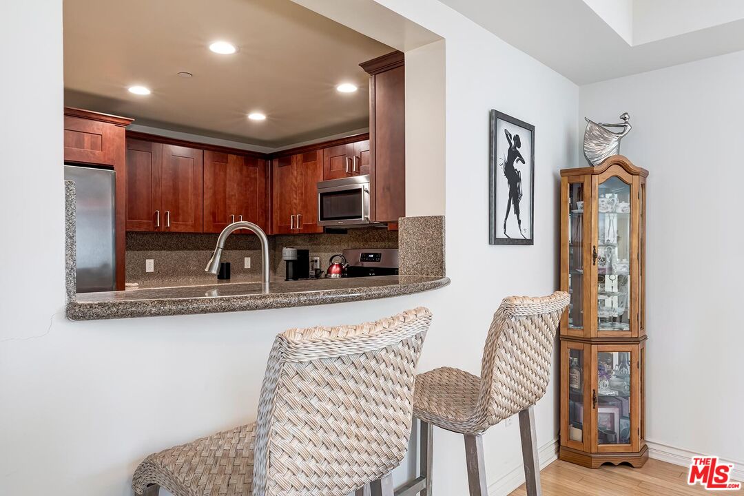 305 Arnaz Dr Unit: 304