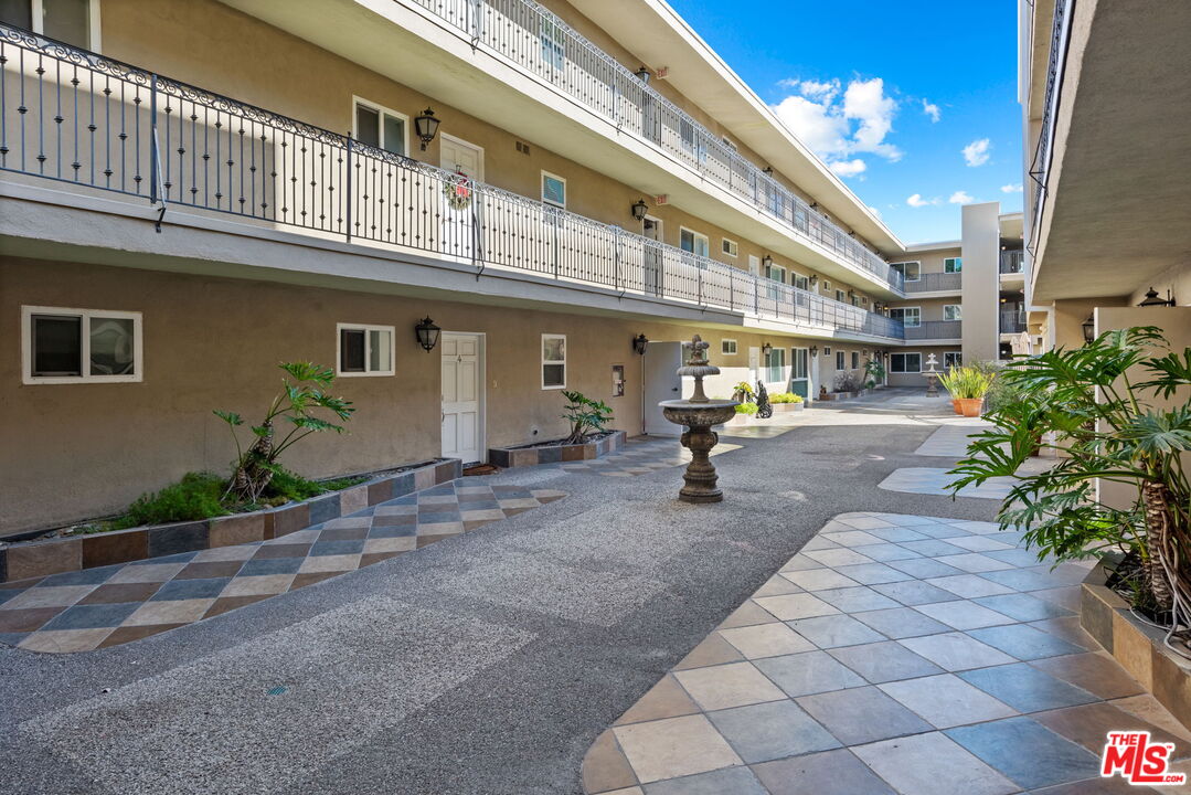 11646 Chenault St Unit: 2