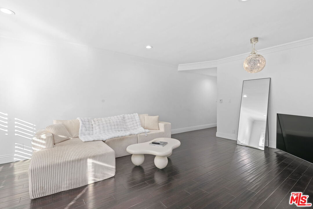 11646 Chenault St Unit: 2