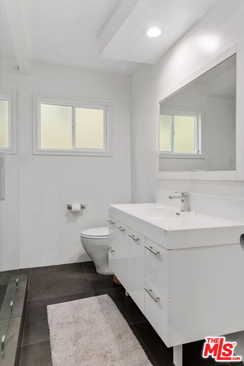 11646 Chenault St Unit: 2