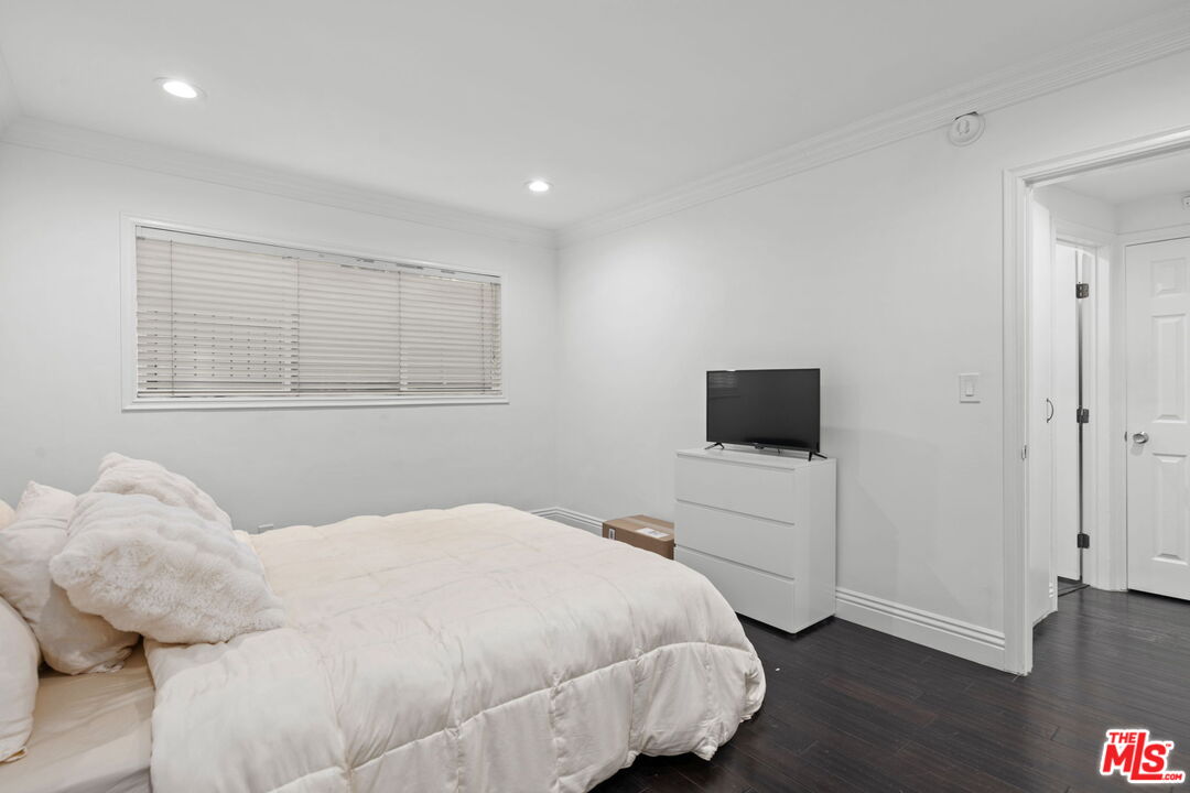 11646 Chenault St Unit: 2