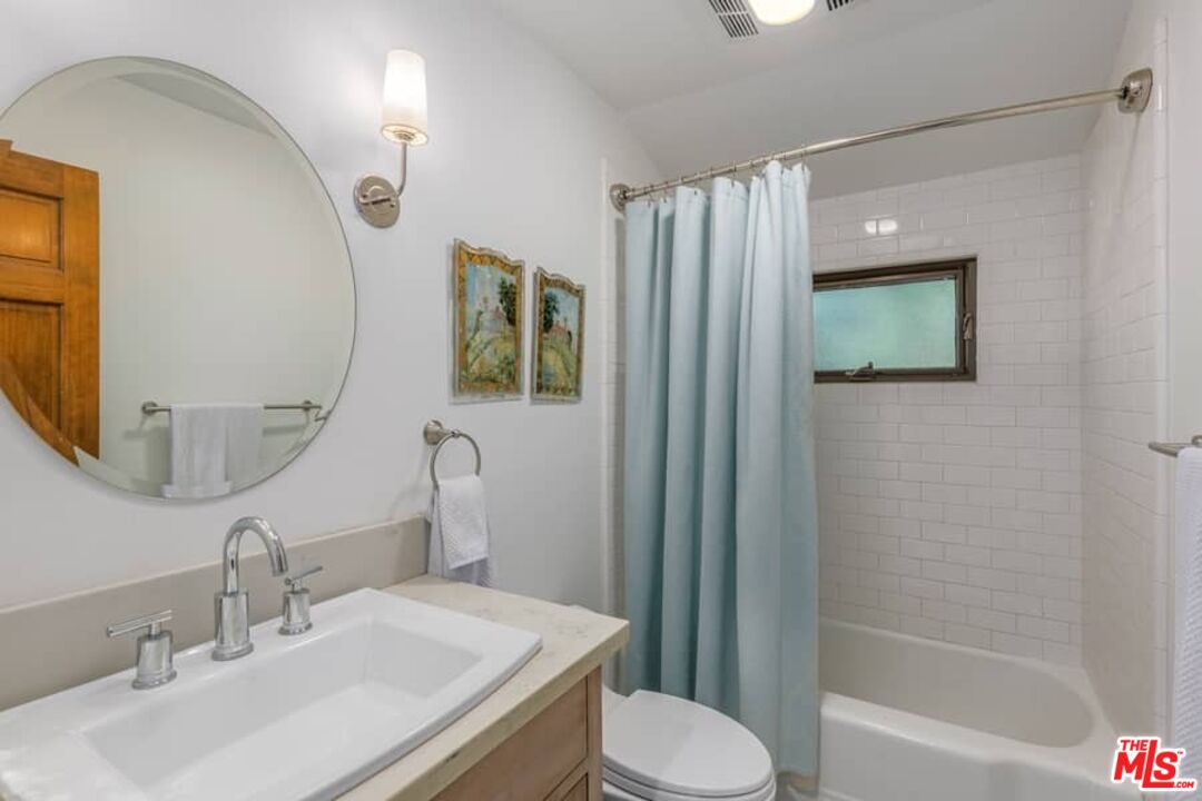 3266 Mandeville Canyon Rd