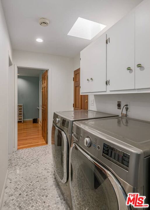 3266 Mandeville Canyon Rd