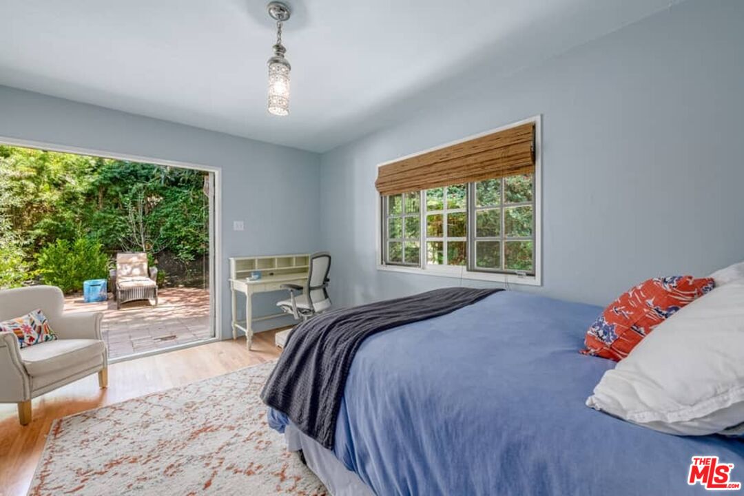 3266 Mandeville Canyon Rd