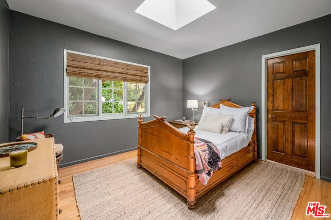 3266 Mandeville Canyon Rd