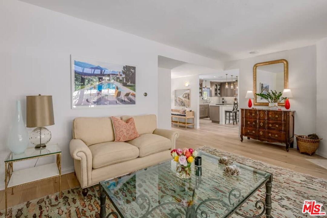 3266 Mandeville Canyon Rd