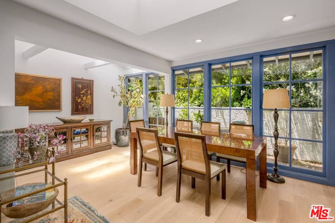 3266 Mandeville Canyon Rd