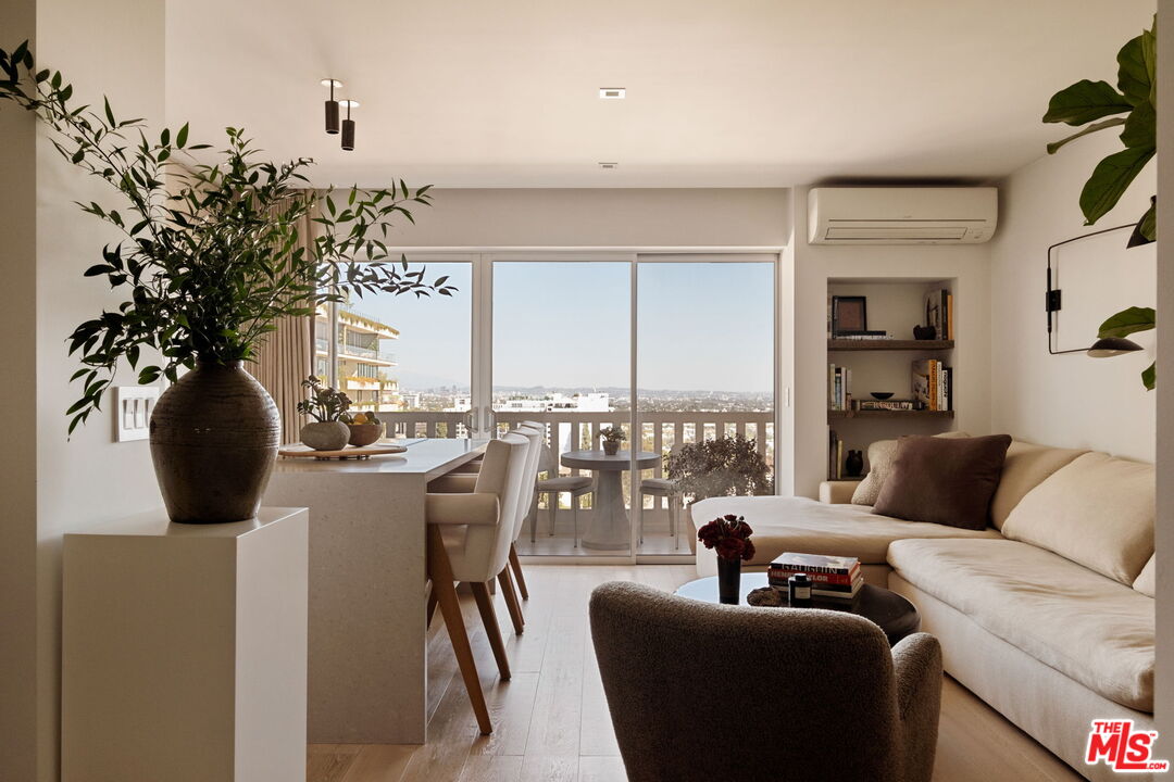 999 N Doheny Dr Unit: 807