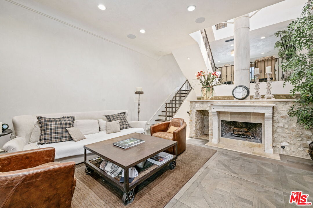 2408 34th St Unit: 4